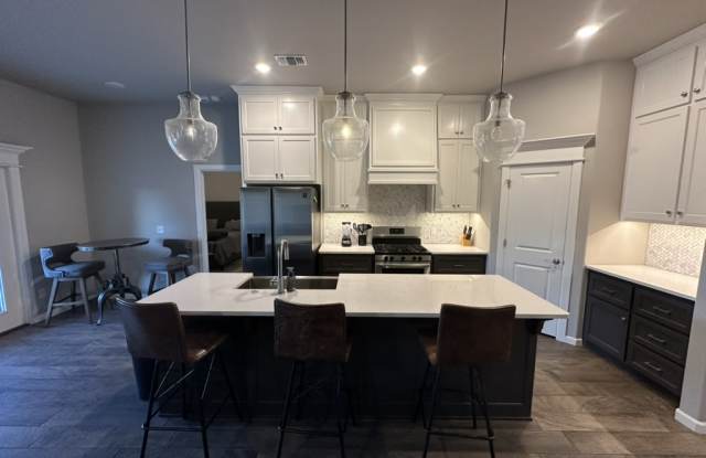 15913 Vermillion Dr Gallery 2
