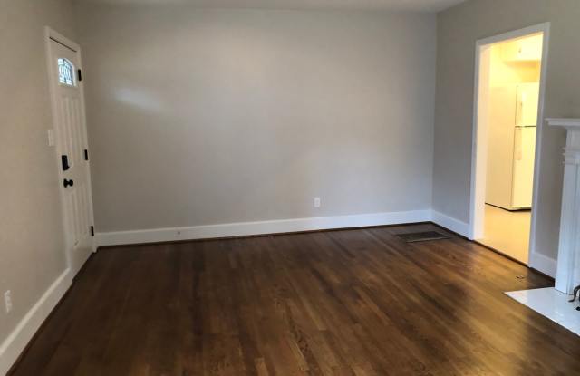 Updated Bungalow with Easy Access to Emory  CDC Gallery 4