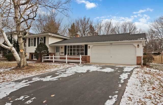 1560 Warbler Dr photos photos