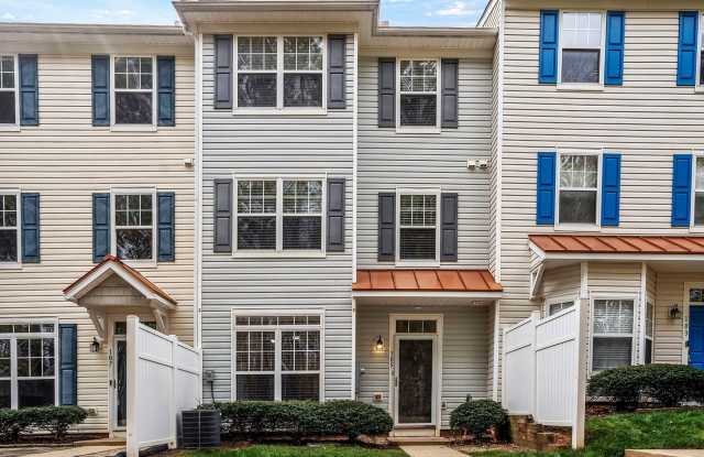 AVAILABLE FOR MOVE-IN APRIL 19- LIKE NEW! Beautiful upgraded/updated townhome in great pool community photos photos