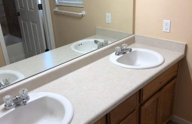 Pretty and roomy newer 3/4 bedroom Home photos photos