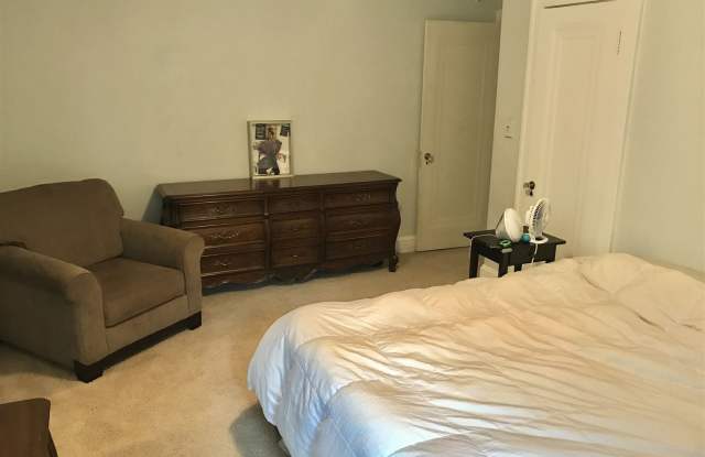 4132 Drew Avenue South Gallery 3
