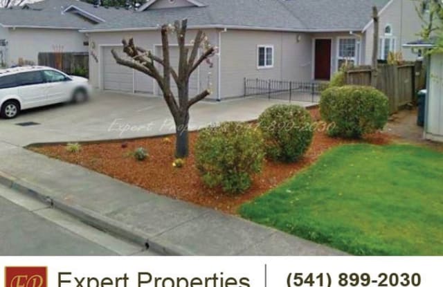 2962 Stacie Way - 2962 Stacie Way, Medford, OR 97504