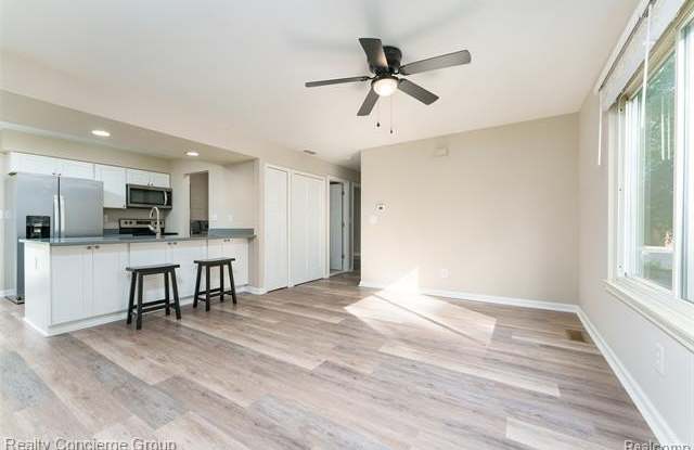 10257 Grand River Road Gallery 2