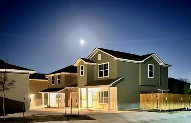 2031 Silver Oaks Gallery 1