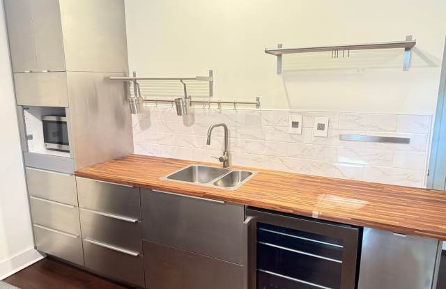Modern Furnished Studio in Davidson – Walk to Shopping, Dining & Lake Access! Gallery 4