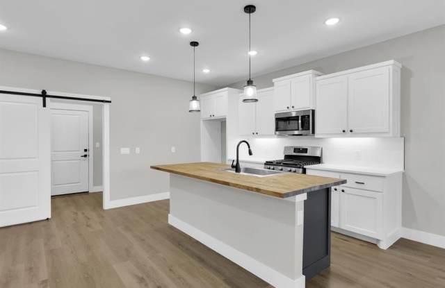 4905 Sweetbay Road photos photos