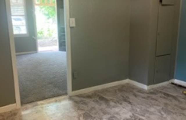 109 W. Choctaw St. Gallery 4