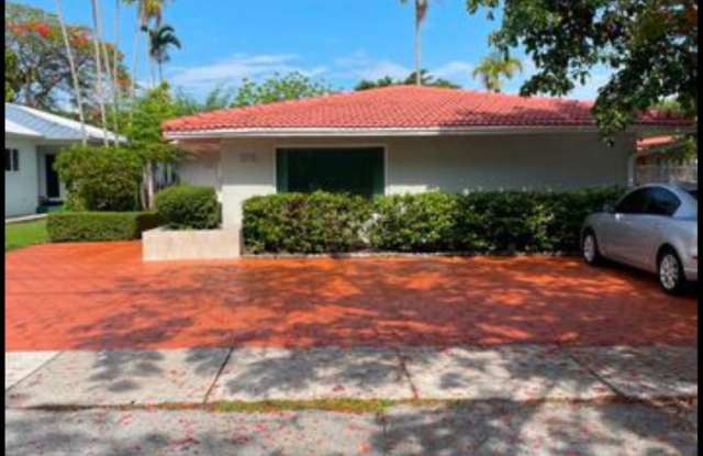 Private Bedroom w/ Private Bath in Spacious 1,100 Sq Ft Home – Prime Location photos photos Private Bedroom w/ Private Bath in Spacious 1,100 Sq Ft Home – Prime Location photos photos