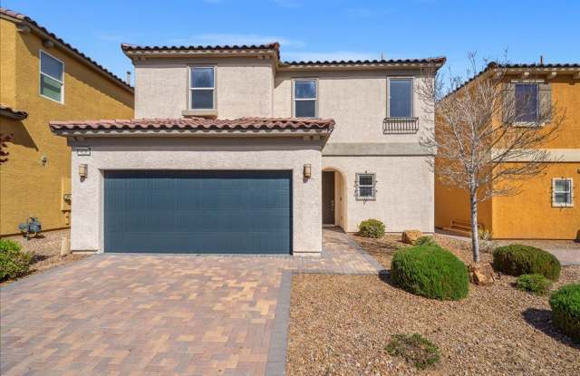 Sophisticated 3 Bedroom Retreat with Designer Finishes  Entertainer’s Backyard photos photos