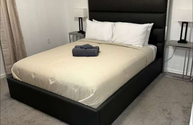 Room in 2 Bedroom Home at Albemarle Rd Gallery 3