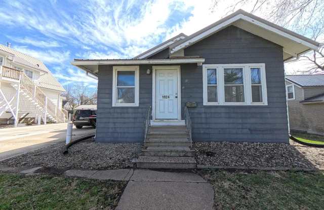 1924 Olive St - Cedar Falls - 1924 Olive Street, Cedar Falls, IA 50613