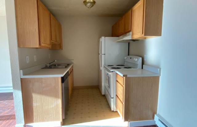 1 bedroom, 1 bathroom upstairs apartment photos photos