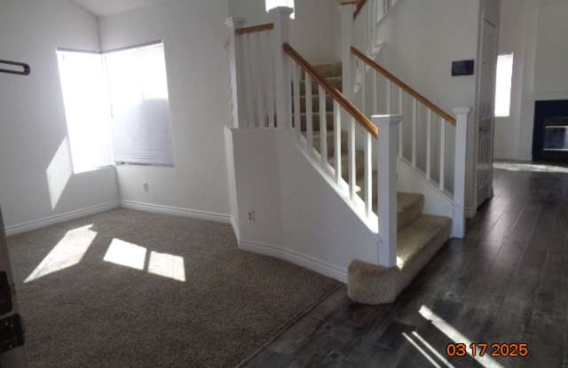 Cute and Clean 2 Story West Palmdale Home Gallery 3
