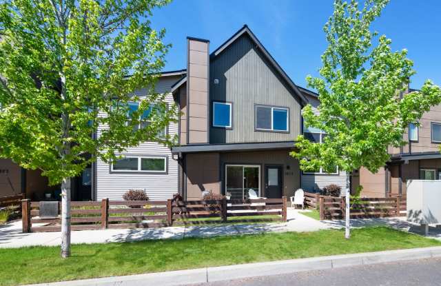 Modern 3 Bed/2.5 Bath Townhome in NW Redmond photos photos
