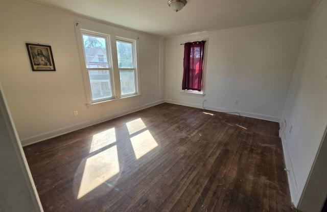 Upper 3 bedroom, lower west side. Gallery 3