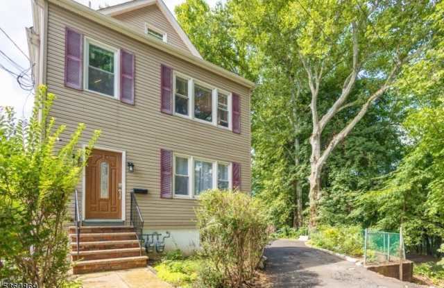 34 Fairview Pl - 34 Fairview Place, Bloomfield, NJ 07003