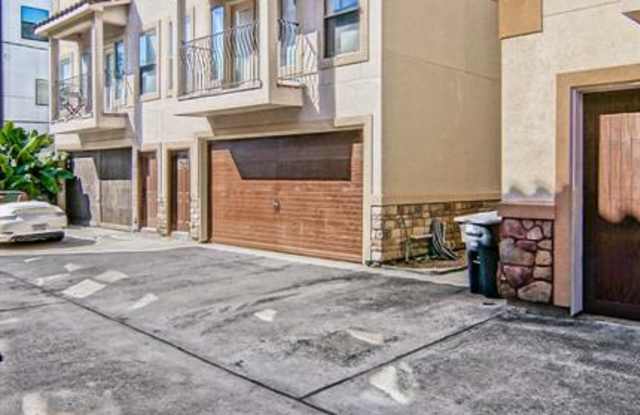2540 Prospect Street Gallery 2