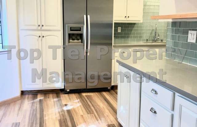 Spacious 2 Bd/ 2.5 Ba/ 1405 sf Walnut Creek Townhouse available early October for Lease! Gallery 3