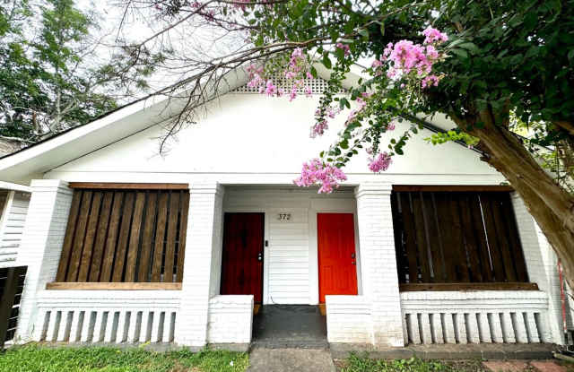 Room in 4 Bedroom Home at Griffin St NW Gallery 4