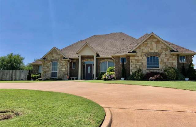$2,300/month | 1001 Hummingbird Dr, Cache, OK photos photos