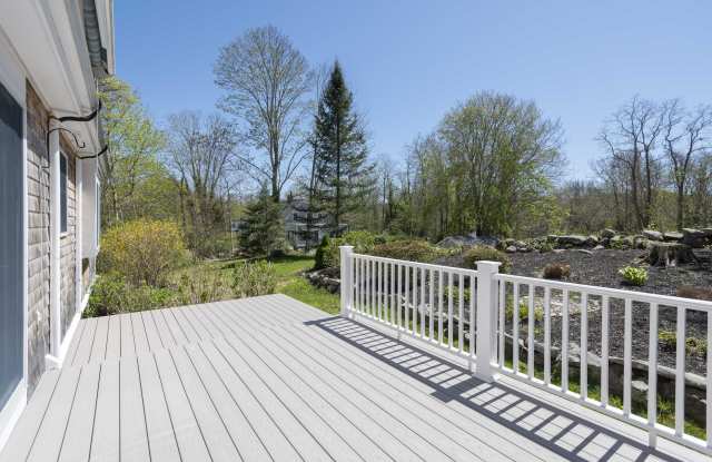 265 Woods Hole Road Gallery 3