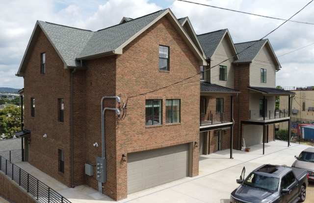 ✴️ Waitlist for Aug2027–Jul2028 Now Open! |4BR 3BA w/Private Bathrooms | Off Campus Housing UTK Gallery 1