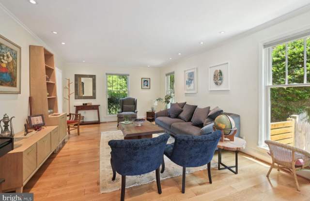 4208 MAPLE Terrace Gallery 4