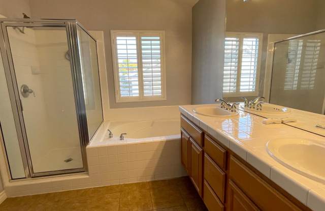 Charming 3 Bedroom 2.5 bath Home in gated community in Thousand Oaks! Gallery 1
