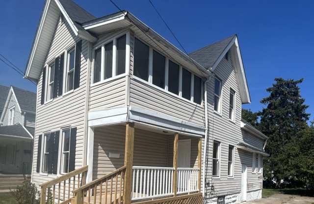 Welcome to this spacious 6-bedroom, 2-bathroom house located in the vibrant city of Cleveland photos photos