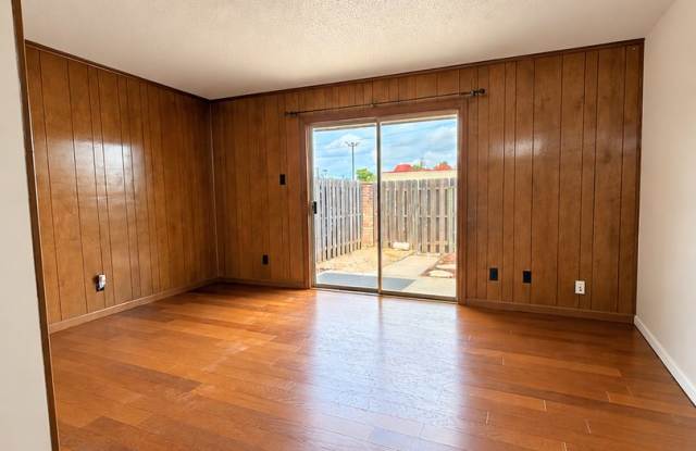 2/1.5 - Downtown Lifestyle in a Charming Community Setting Gallery 3