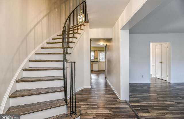 6002 STONEYGATE COURT Gallery 2
