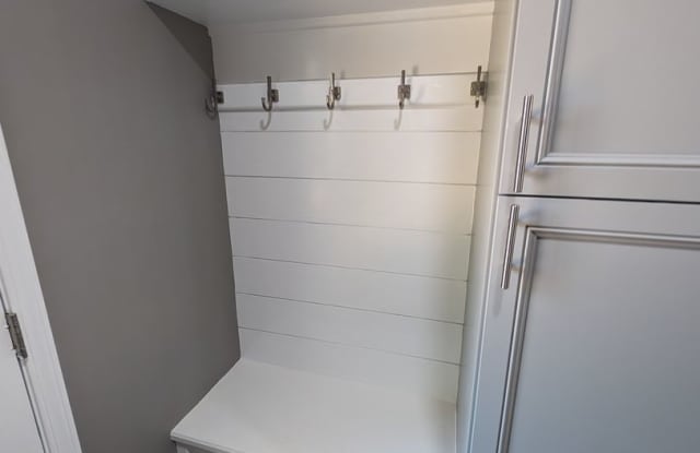 Renovated two bedroom garden duplex in Belmont Gallery 4