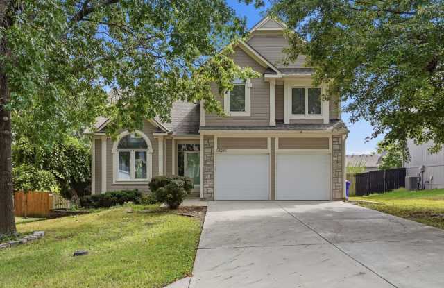Spacious 4-Bedroom Home in Olathe’s Eastbrooke Neighborhood Gallery 1