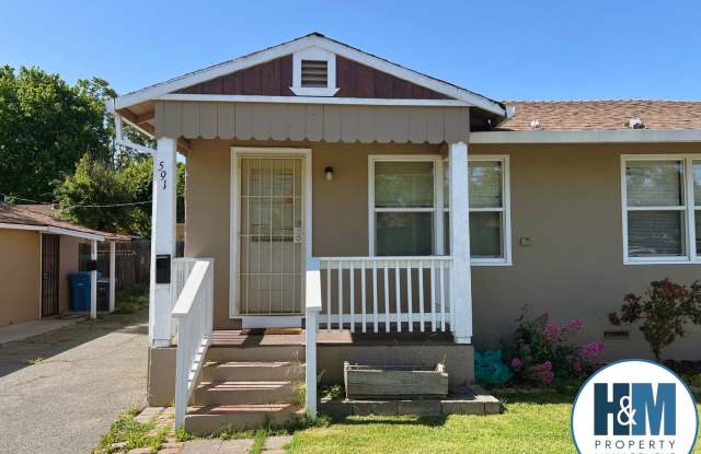 2 Bedroom Home with Spacious Backyard photos photos