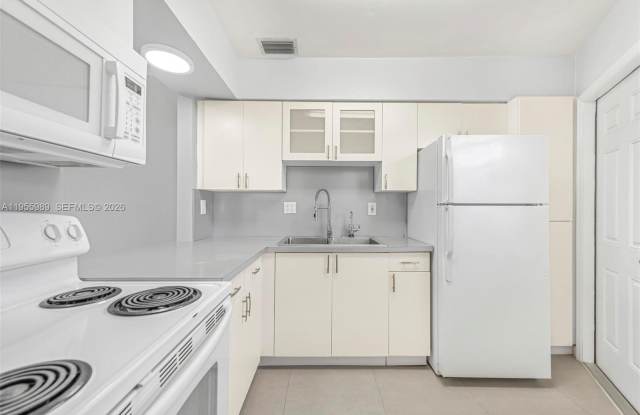 1715 NE Miami Gardens Dr photos photos