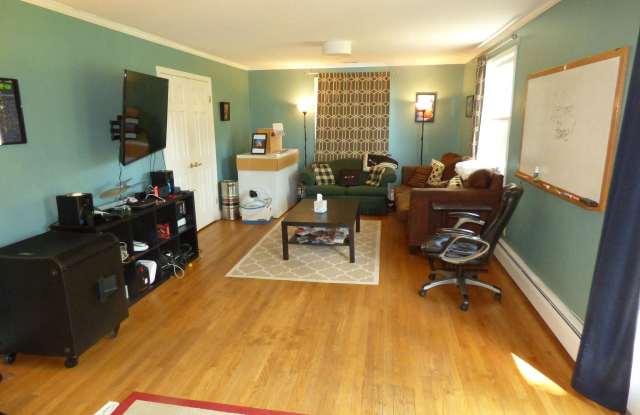 306 CARR AVENUE Gallery 2