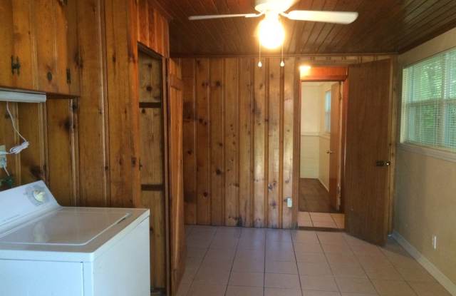 Beautiful 3 Bedroom House Near Campus! Gallery 3