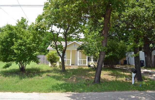 120 W Collins Street - 120 West Collins Street, Denton, TX 76201