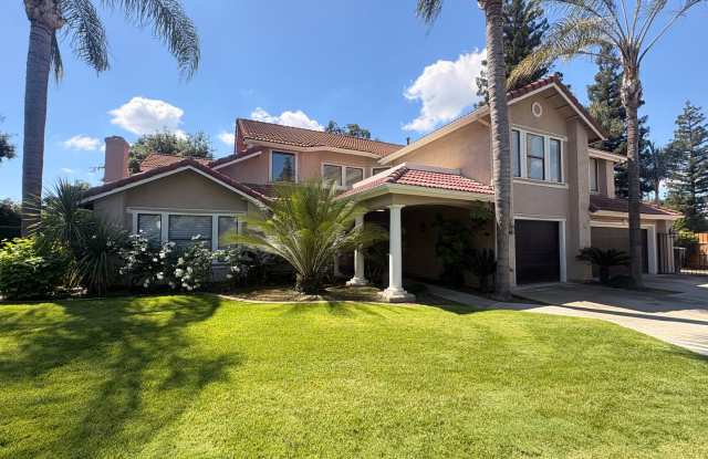 Elegant 4 Bedroom Home in The Lakes photos photos