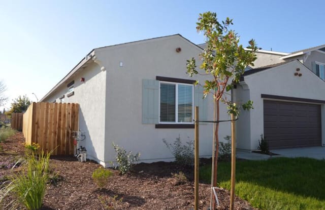 573 Bedfordshire Drive - 2 - 573 Bedfordshire Drive, Patterson, CA 95363