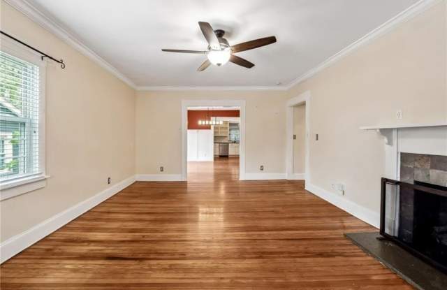 976 Hall Place NW Gallery 2