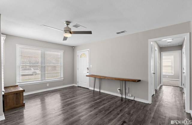 4300 Boren Avenue Gallery 4