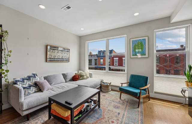 Stunning 2BR/2.5BTH w/Rooftop and reserved parking! RENT SPECIAL: Move by mid September for 1/2 month off!! photos photos