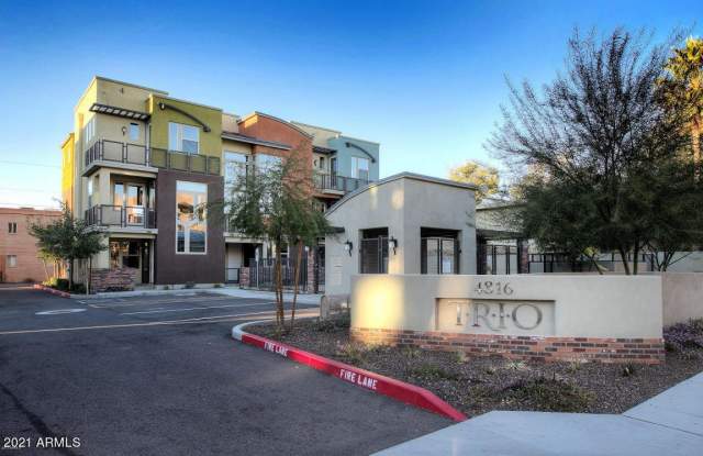 4816 N WOODMERE FAIRWAY -- photos photos