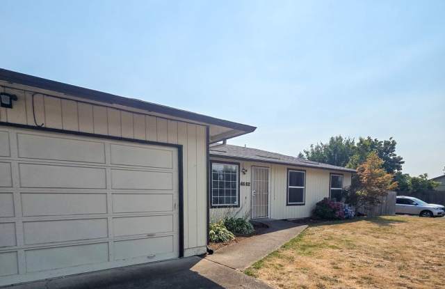 Three Bedroom Home In Salem With Fenced Backyard ~ Windsor 4662 Gallery 3