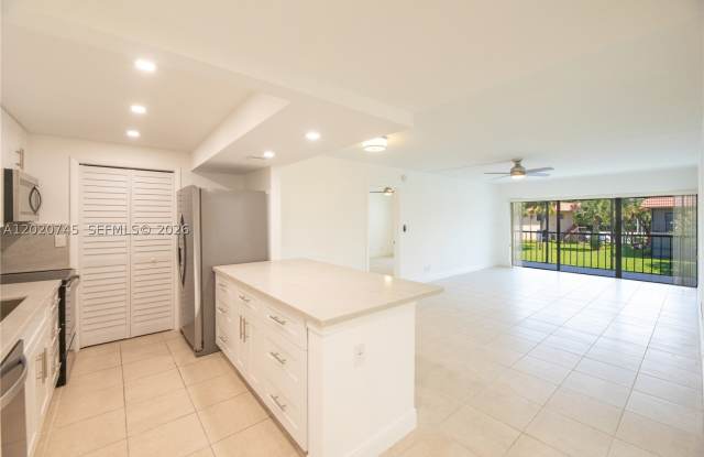200 LAKEVIEW DR Gallery 2