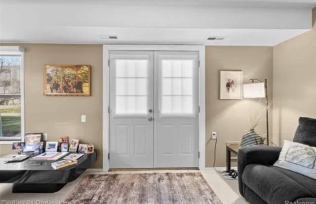 1 BED RM CONDO - FARMINGTON HILLS Gallery 4