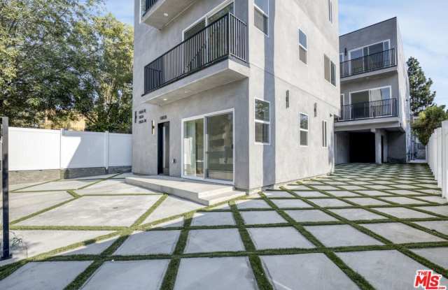 10826 1/2 Hesby St - 10826 1/2 Hesby Street, Los Angeles, CA 91601