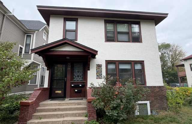 Charmingly Vintage 3bedroom with Garage Parking Gallery 1
